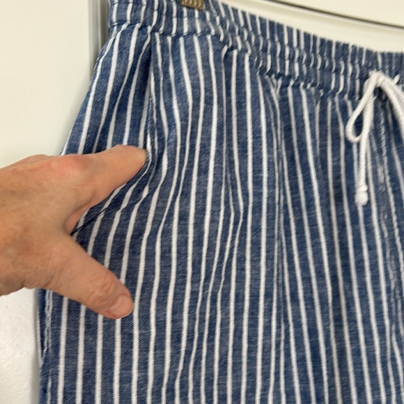 beachlunchlounge Margot Striped Linen Blend Pull-On Crop Length Pants w Pockets - Picture 5 of 11